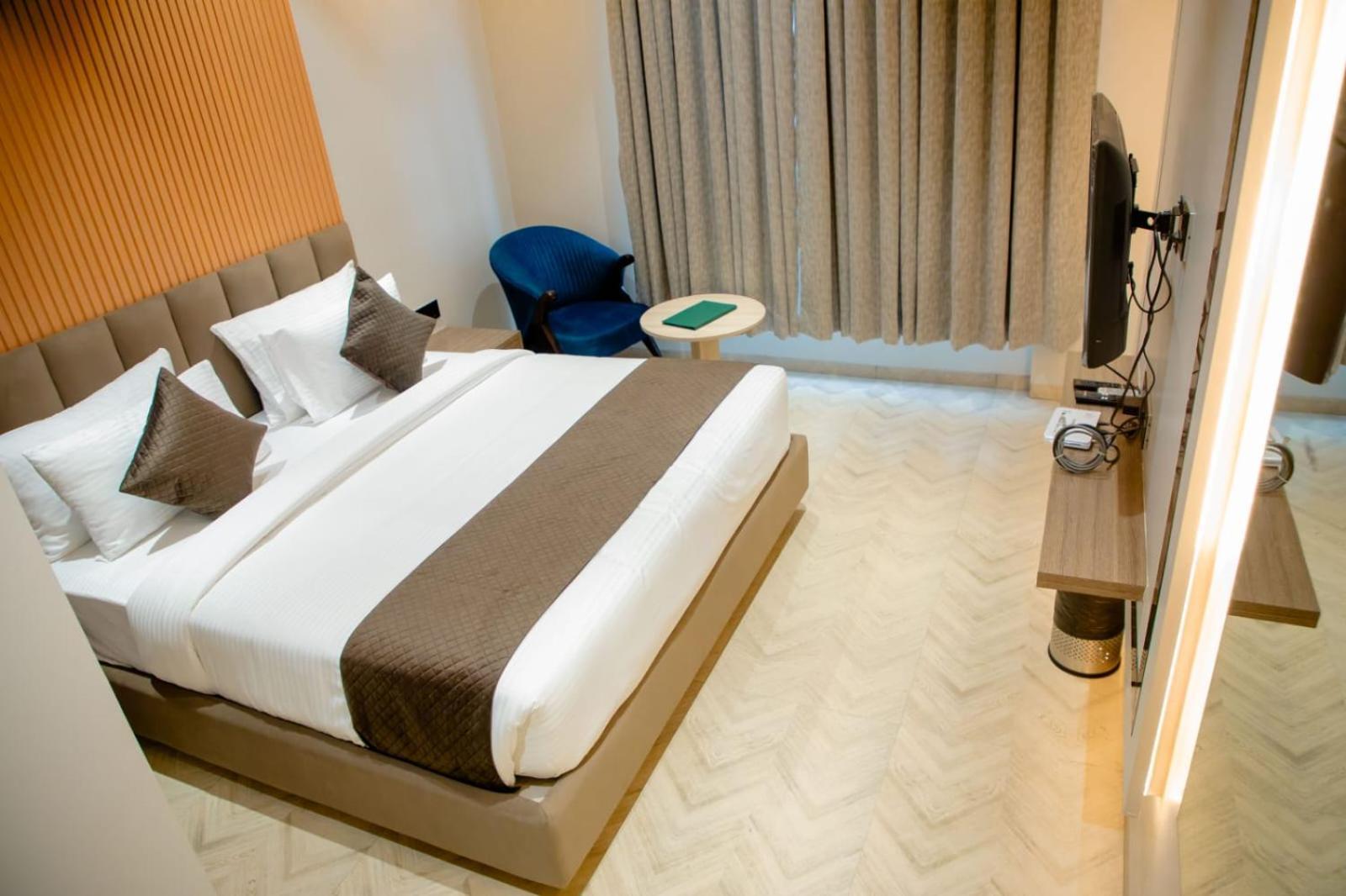 Narayani Executive Hotel Tuljapur Ngoại thất bức ảnh