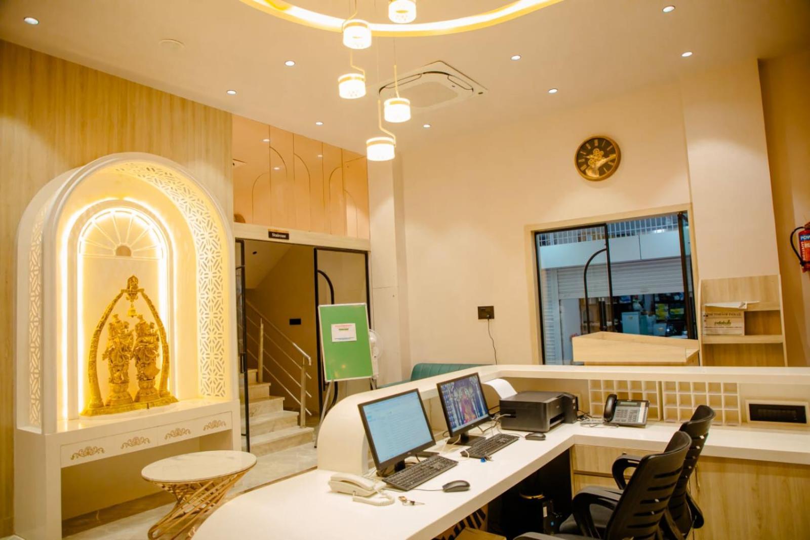 Narayani Executive Hotel Tuljapur Ngoại thất bức ảnh